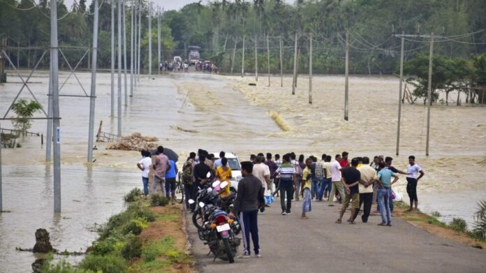 असम में बाढ़ से (Assam Flood) 1.6 लाख से अधिक लोग प्रभावित