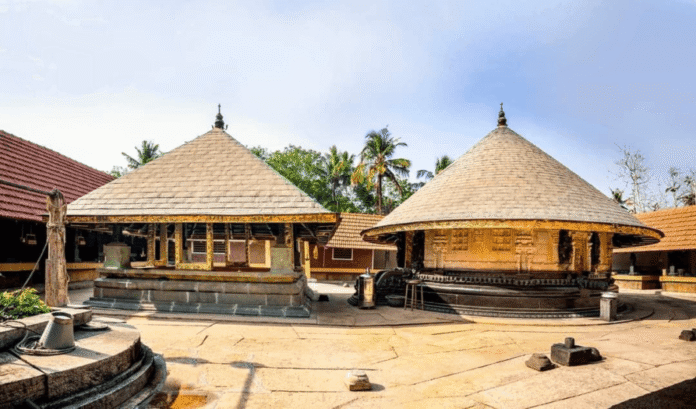 थिरुपरकदल (Thirupalkadal) श्रीकृष्णस्वामी मंदिर: अय साम्राज्य का आदिकुलकोविल