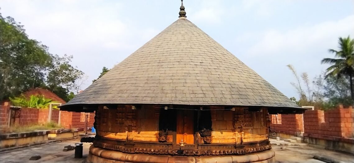 थिरुपलकदल; Thirupalkadal; केरल में अय साम्राज्य का आदिकुलकोविल थिरुपरकदल श्रीकृष्णस्वामी मंदिर