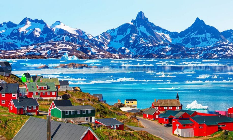 ग्रीनलैंड, डोनाल्ड , ग्रीनलैंड, डोनाल्ड ट्रंप, Greenland,Picturesque,Village,On,Coast,Of,Greenland,-,Colorful,Houses,In