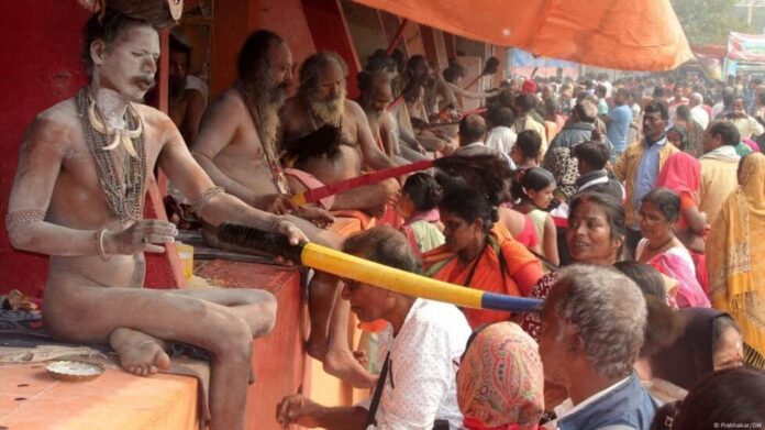 गंगासागर मेले में रिकॉर्ड संख्या में श्रद्धालुओं ने स्नान किया