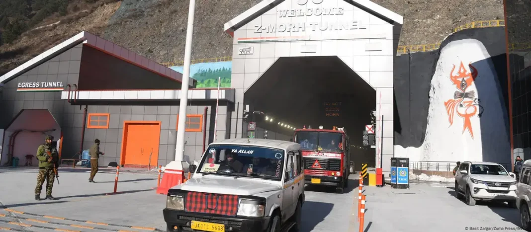 पीएम मोदी ने कश्मीर में सोनमर्ग और लद्दाख को जोड़ने वाली सुरंग का उद्घाटन किया