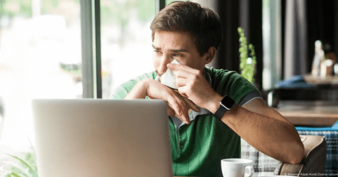 Working Hours : काम के बढ़ते घंटे विकास की ओर कदम या मानसिक बोझ?