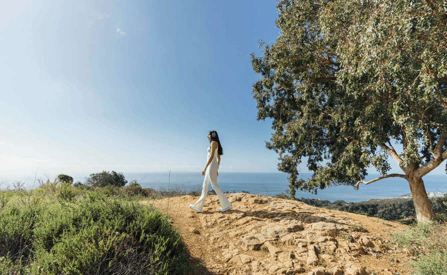 कलर वॉक; माइंडफुलनेस प्रैक्टिस; वेलनेस ट्रेंड;कलर वॉक कैसे करें वेलनेस ट्रेंड कलर वॉक; माइंडफुलनेस प्रैक्टिस; वेलनेस ट्रेंड