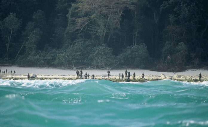 सेंटिनल द्वीप जहाँ है पाषाण युग की आबादी, बाशिंदों ने नहीं देखी आज की दुनिया