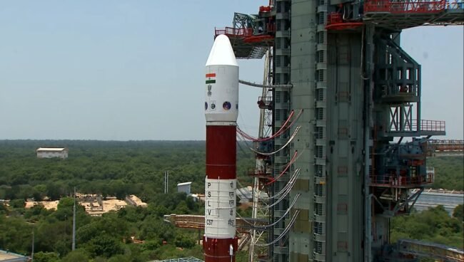 PSLV-XL (C57) Aditya-L1 ISRO - पीएसएलवी-सी57 द्वारा लॉन्च किया गया आदित्य-एल1, सौर वातावरण का अध्ययन करने के लिए एक कोरोनोग्राफी अंतरिक्ष यान है, जिसे भारतीय अंतरिक्ष अनुसंधान संगठन (इसरो) और विभिन्न अन्य भारतीय अनुसंधान संस्थानों द्वारा डिजाइन और विकसित किया गया है।
